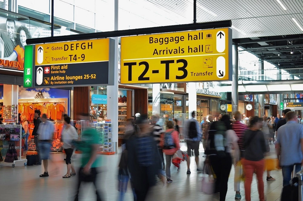 airport hall full of people